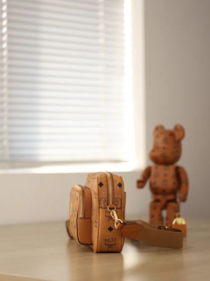 Aren Crossbody Bag Mini Size