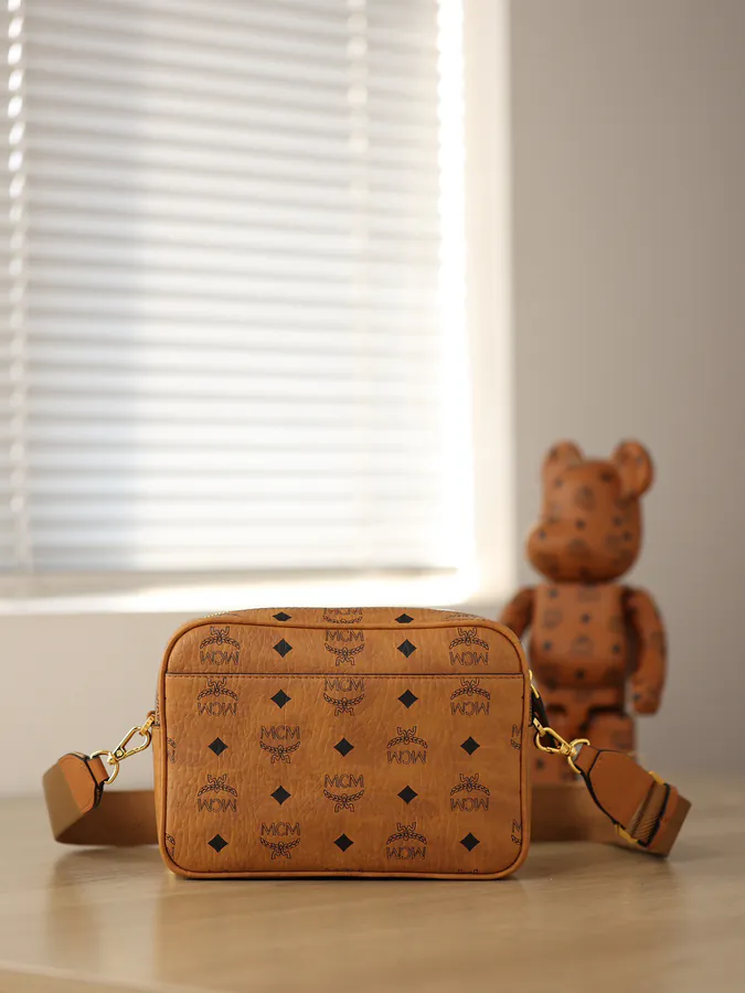 Aren Crossbody Bag Mini Size