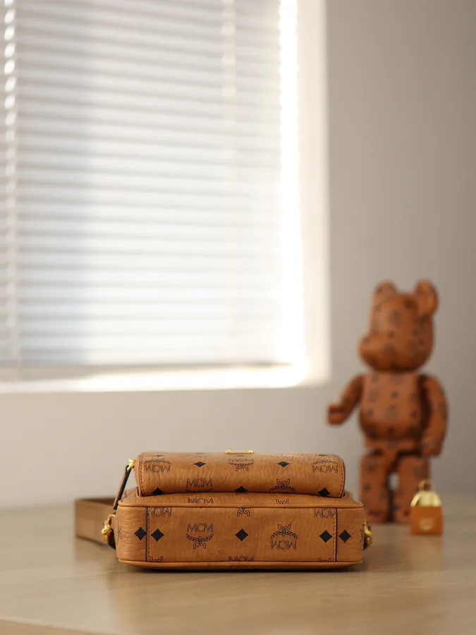 Aren Crossbody Bag Mini Size
