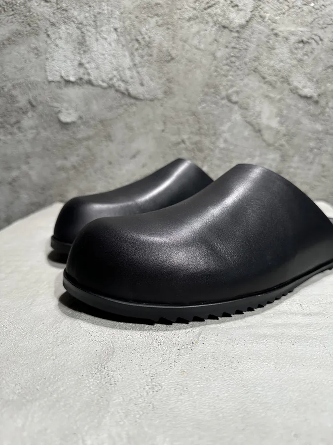 Rick Owens 2025SS Buckle Sandals with Grained Calfskin Upper