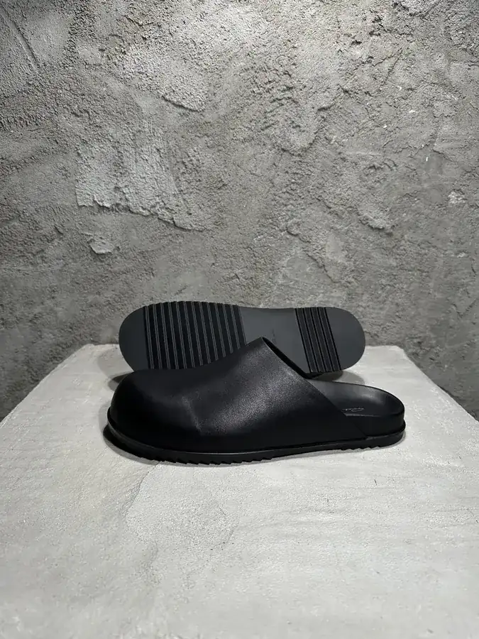 Rick Owens 2025SS Buckle Sandals with Grained Calfskin Upper