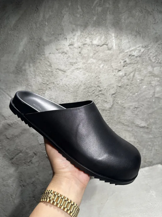 Rick Owens 2025SS Buckle Sandals with Grained Calfskin Upper