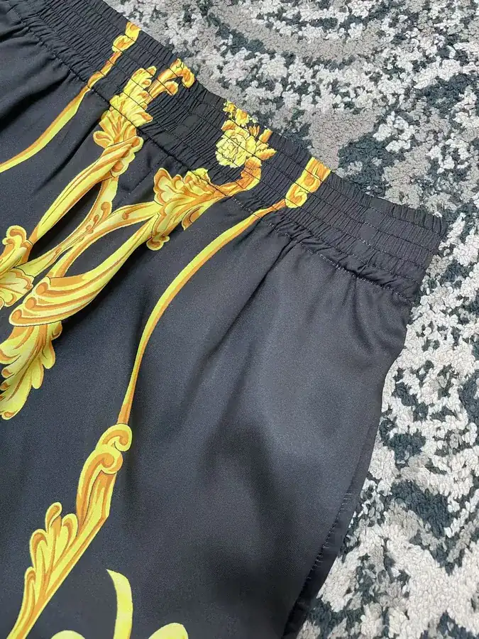 V Brand New Men's Medusa Cameo Shirt