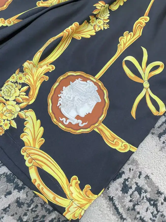 V Brand New Men's Medusa Cameo Shirt