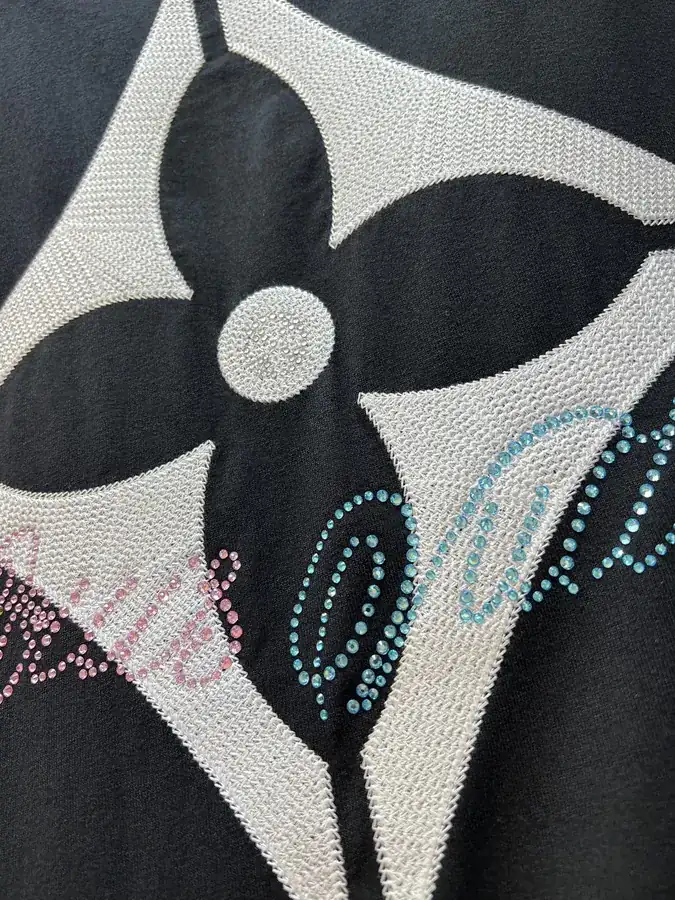 1V Louis Vuitton Collaboration Series Rainbow Gradient Diamond Embroidery Clover Half Sleeve T Shirt