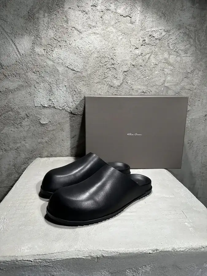 Rick Owens 2025SS Buckle Sandals with Grained Calfskin Upper
