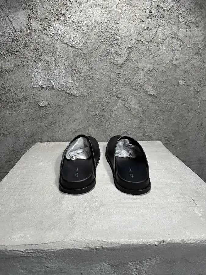 Rick Owens 2025SS Buckle Sandals with Grained Calfskin Upper