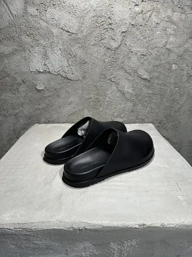 Rick Owens 2025SS Buckle Sandals with Grained Calfskin Upper