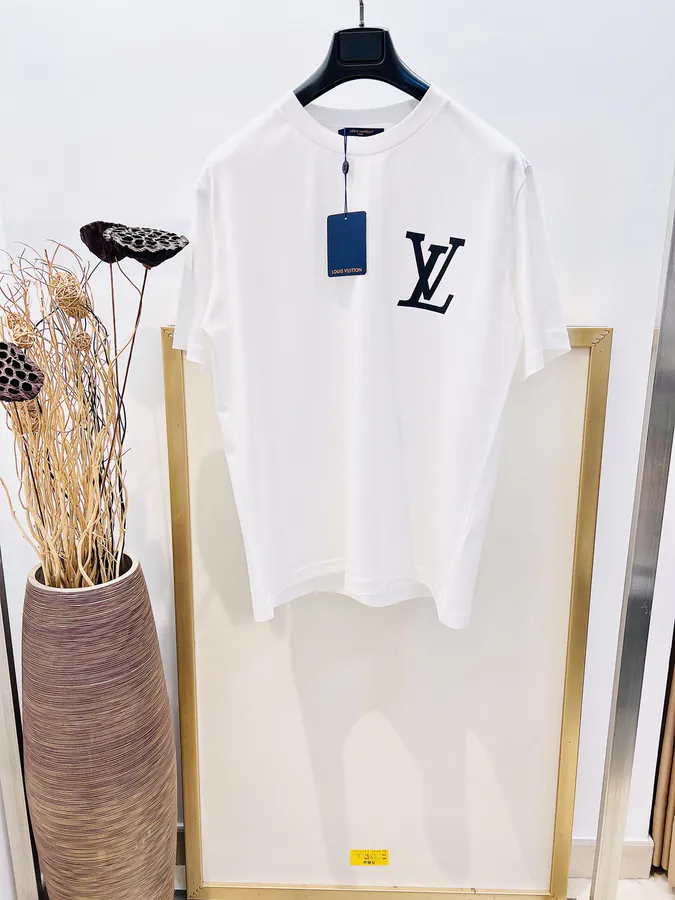 1V Louis Travel T Shirt Green and White