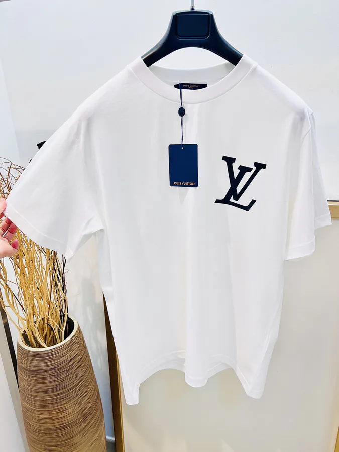 1V Louis Travel T Shirt Green and White