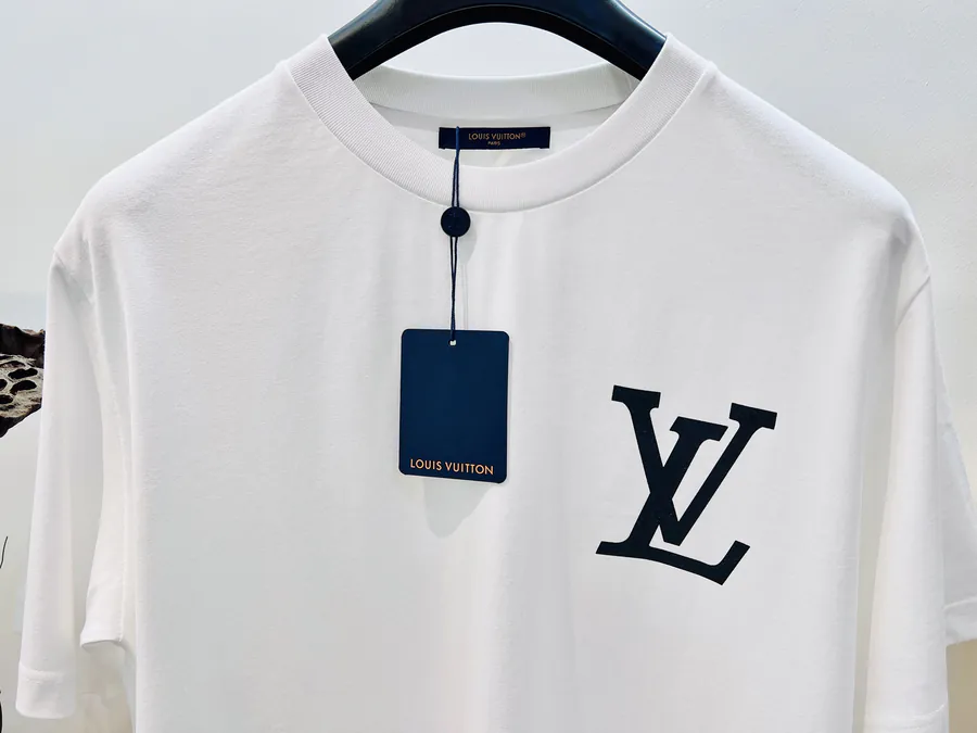 1V Louis Travel T Shirt Green and White