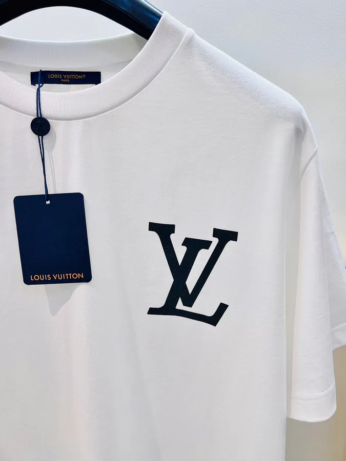 1V Louis Travel T Shirt Green and White