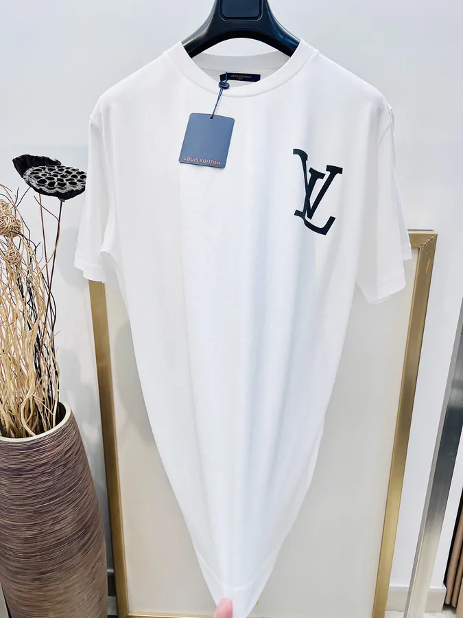 1V Louis Travel T Shirt Green and White