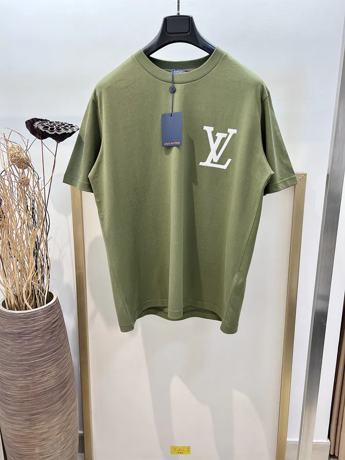 1V Louis Travel T Shirt, Green and White, Unisex