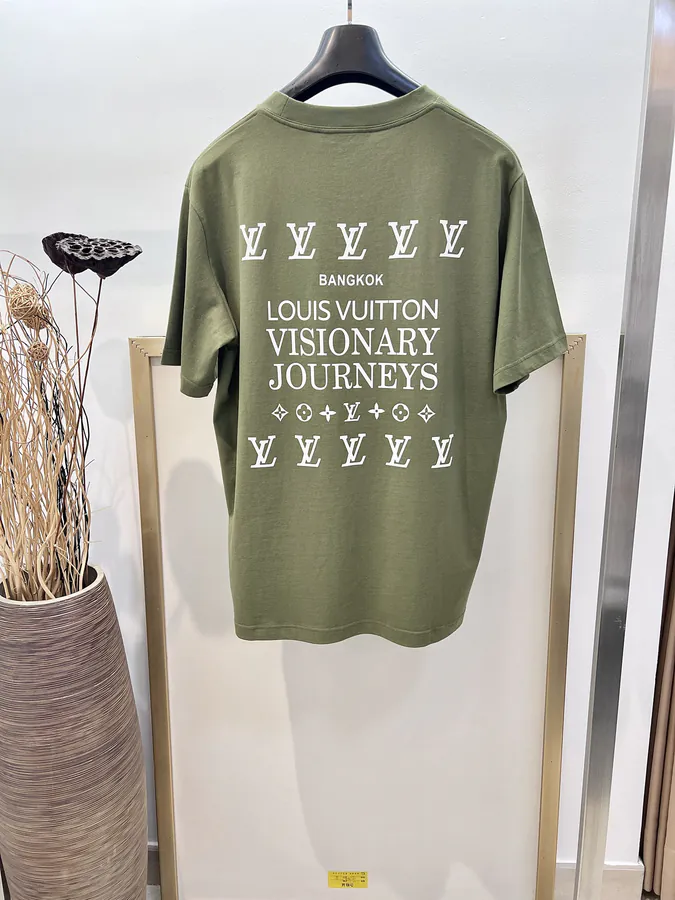 1V Louis Travel T Shirt, Green and White, Unisex