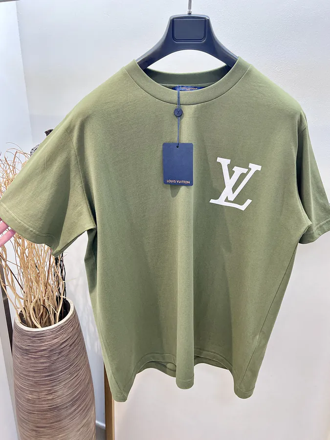 1V Louis Travel T Shirt, Green and White, Unisex