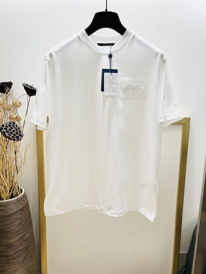 1V Louis Vuitton Classic Logo Embroidered T Shirt