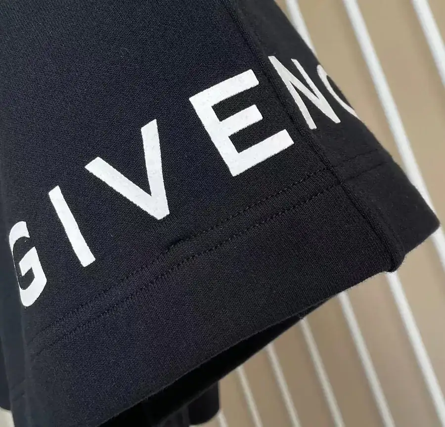 P220 G V C Silver Letter Shorts