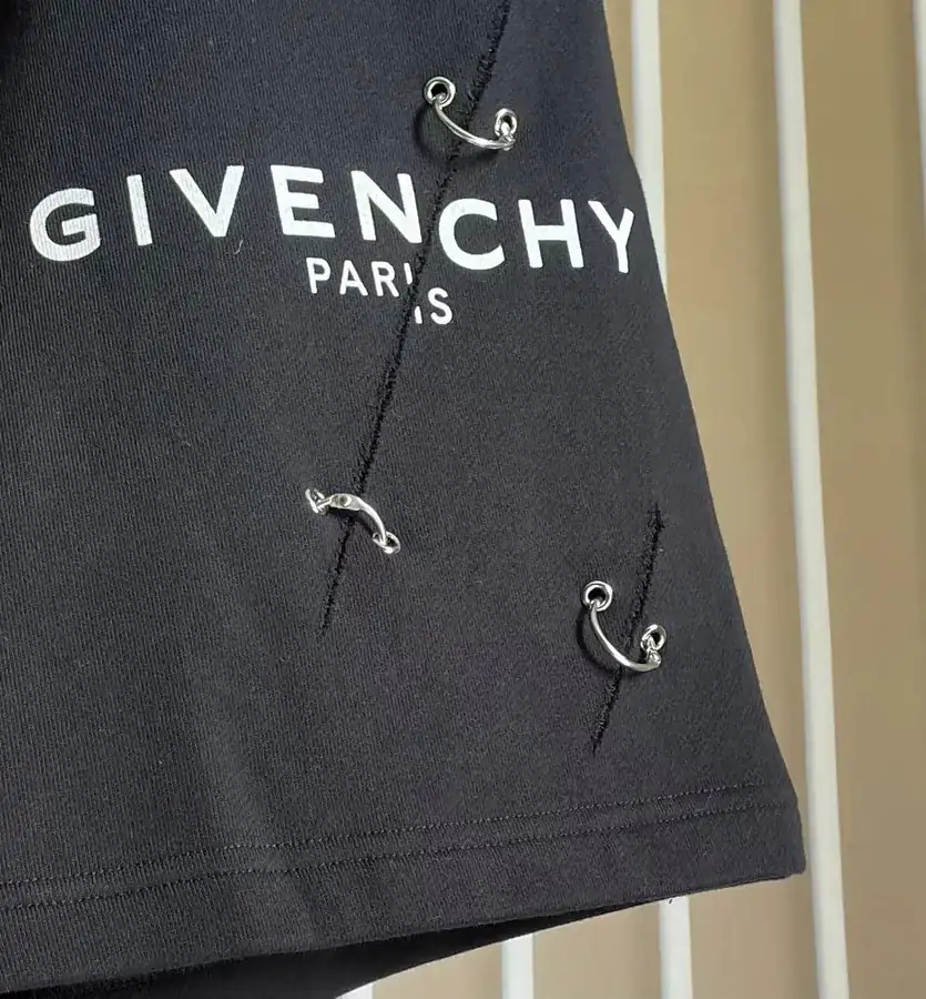 P220 G V C Shorts with Chain