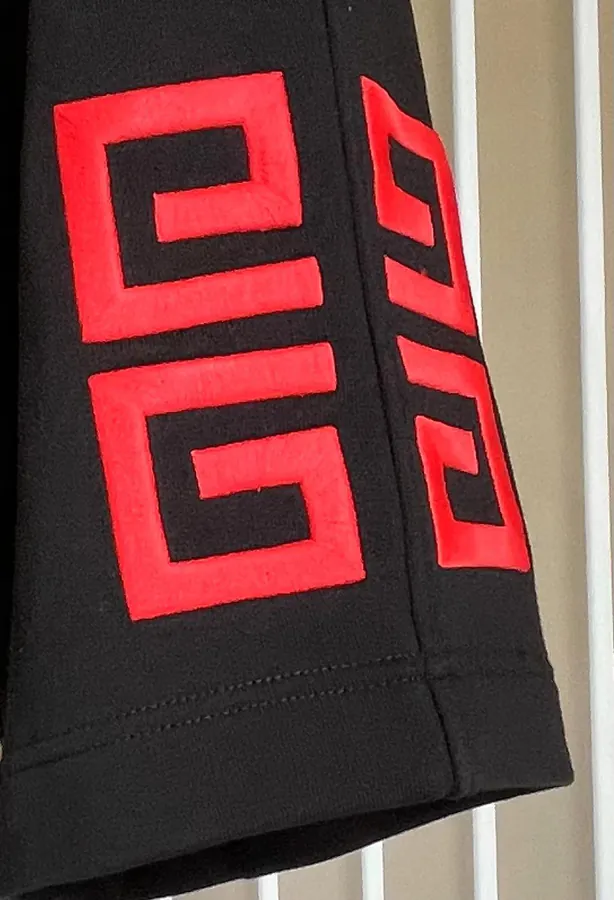 P220 G V C Shorts with Embroidered Stripes