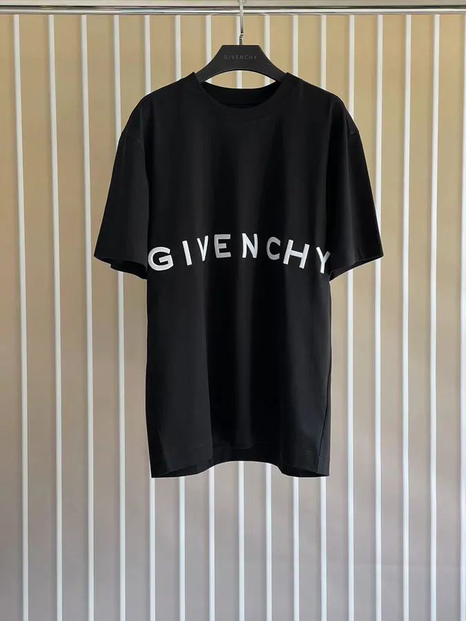 P170 G V C T Shirt Black Striped Letter