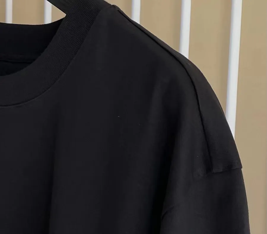 P170 G V C T Shirt Black Striped Letter