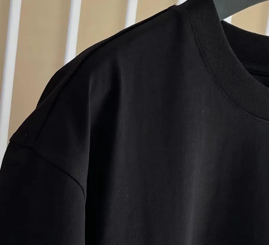 P170 G V C T Shirt Black Striped Letter