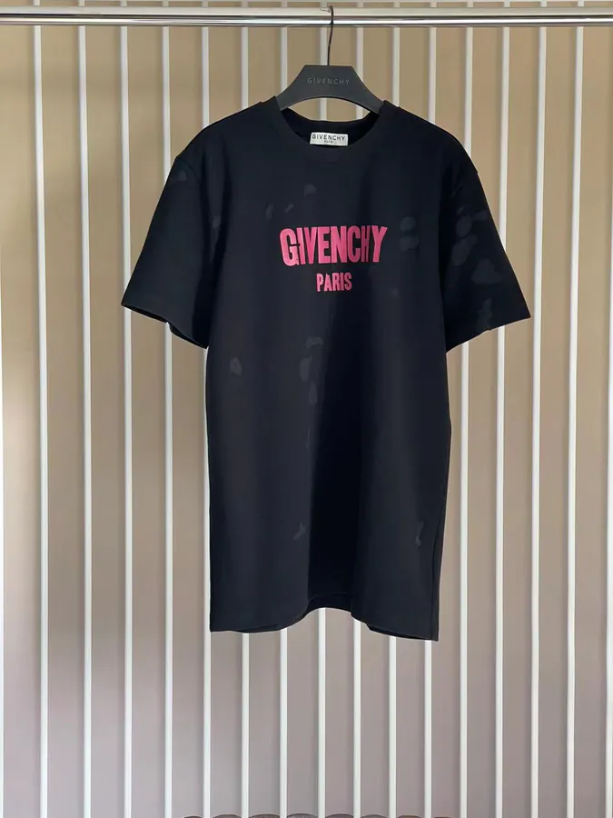 P175 G V C Large Letter Ripped Bag