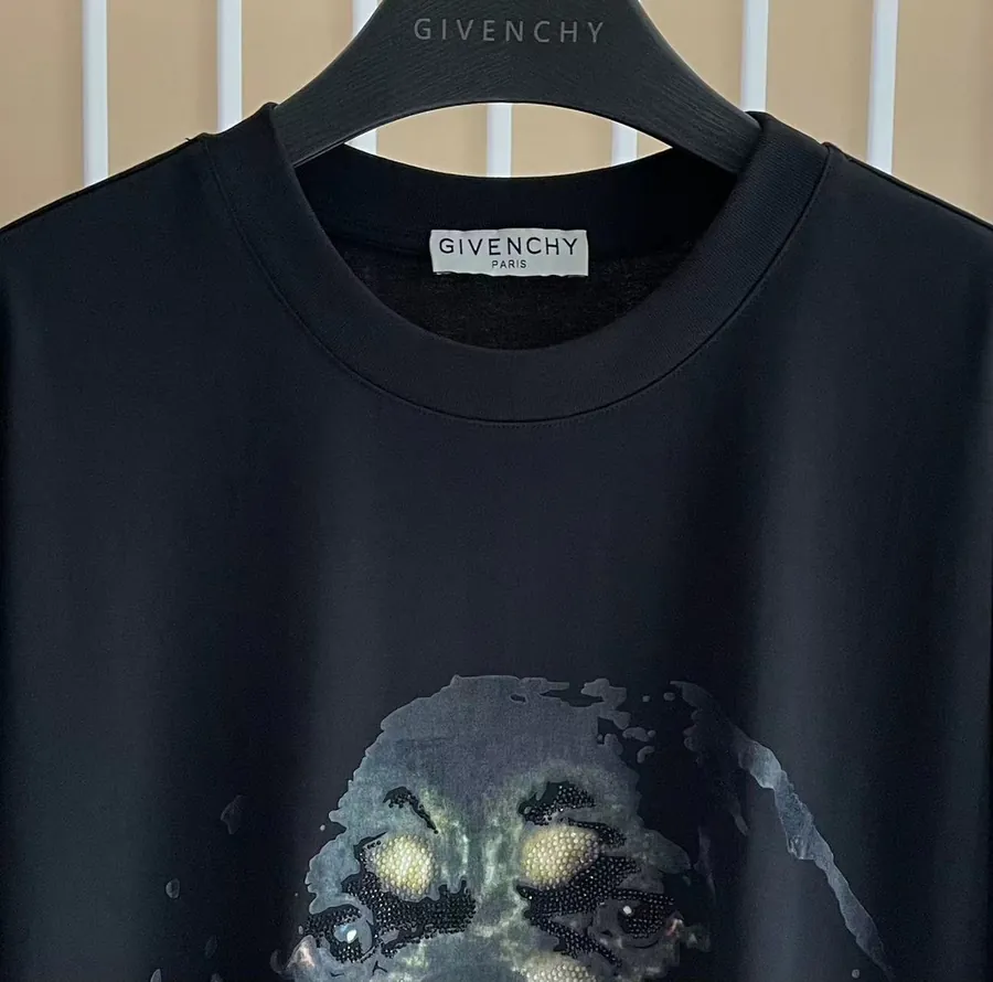 P170 G V C T Shirt with Diamond Dog