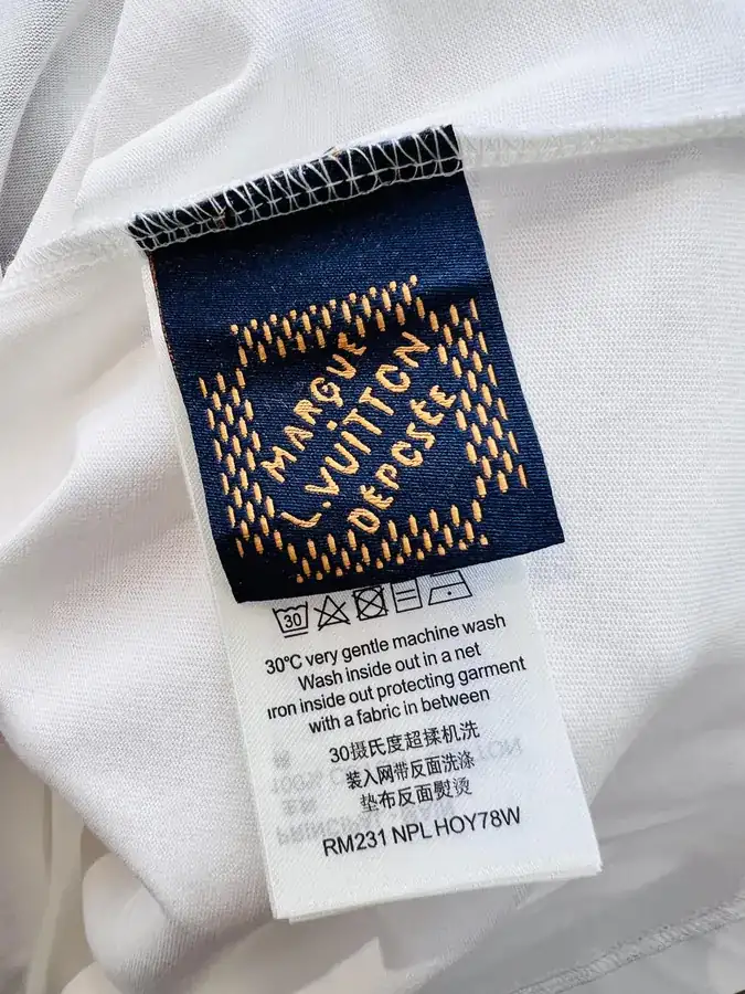 1V Louis Vuitton Ski Series Snow Spray Print Chain T Shirt