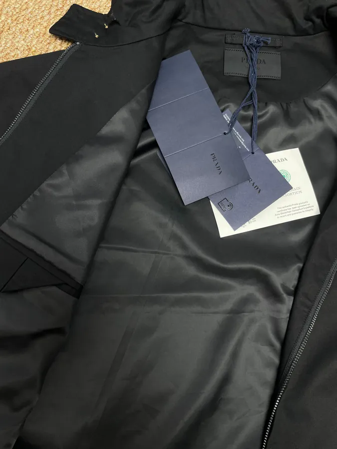 PRD Jacket Minimalist Sporty Design, Zip and Button Collar