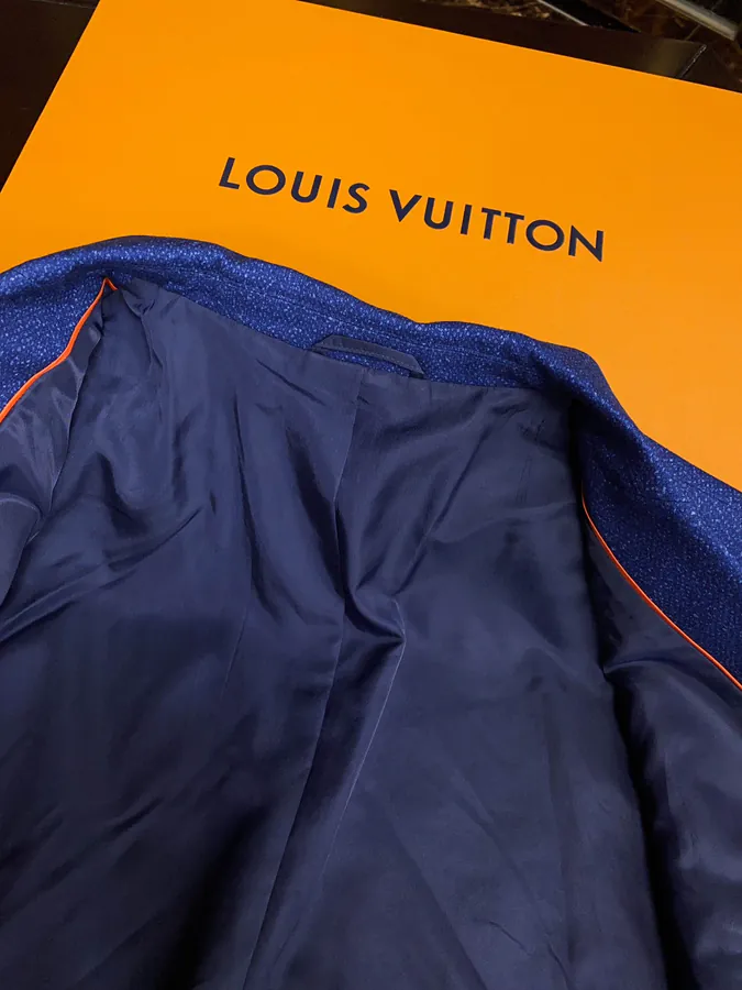Boss Recommendation: 1V Luggage Men's Premium Leisure Suit