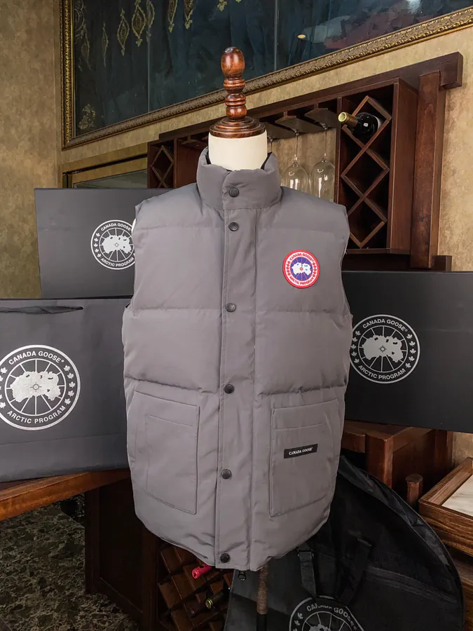 CANADA GOOES Men's & Women's Vest with Packaging Box