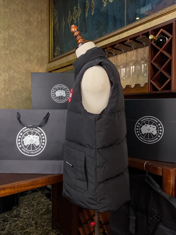 CANADA GOOES Men's & Women's Vest with Packaging Box