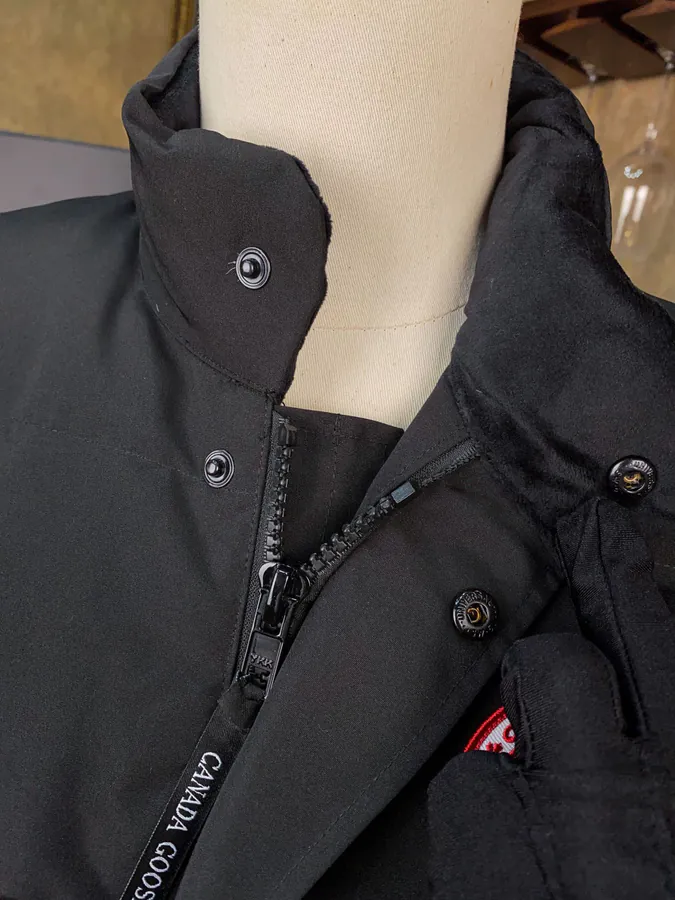 CANADA GOOES Men's & Women's Vest with Packaging Box