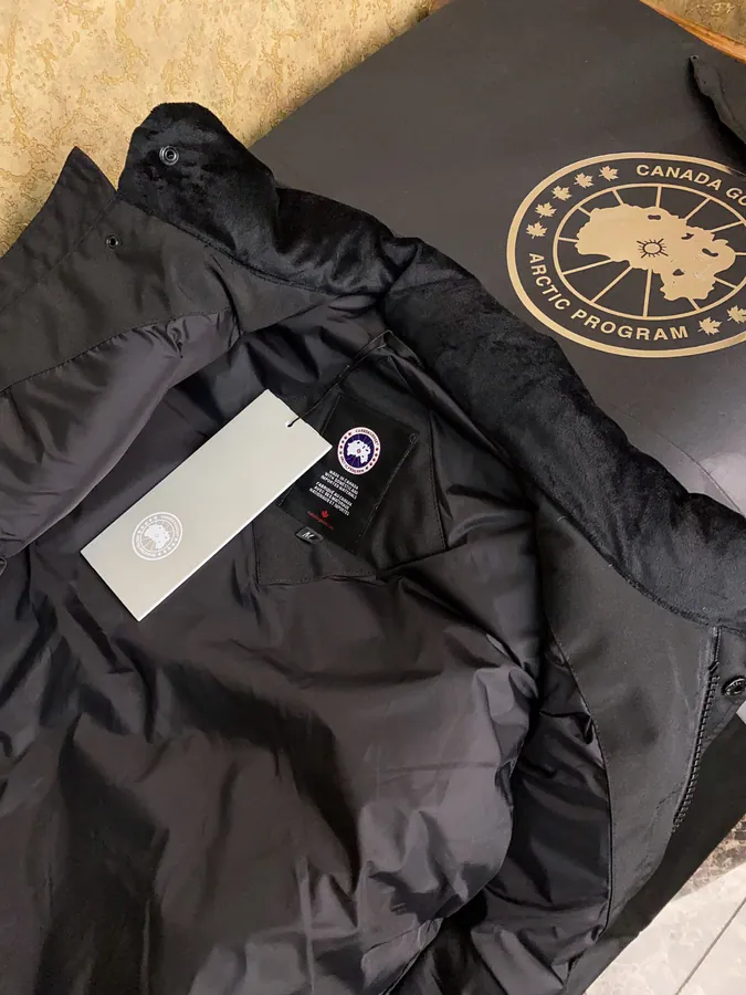 CANADA GOOES Men's & Women's Vest with Packaging Box