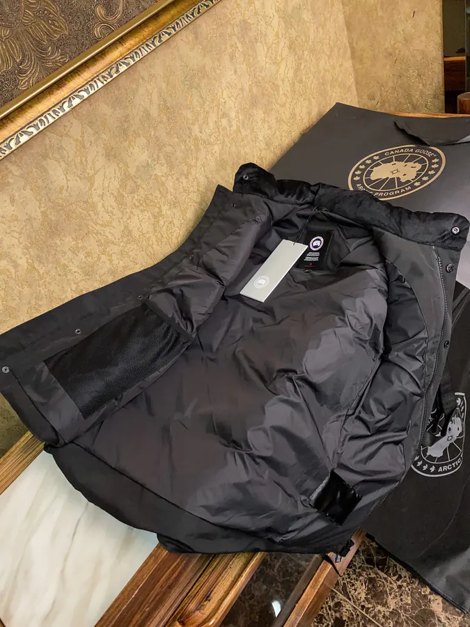 CANADA GOOES Men's & Women's Vest with Packaging Box