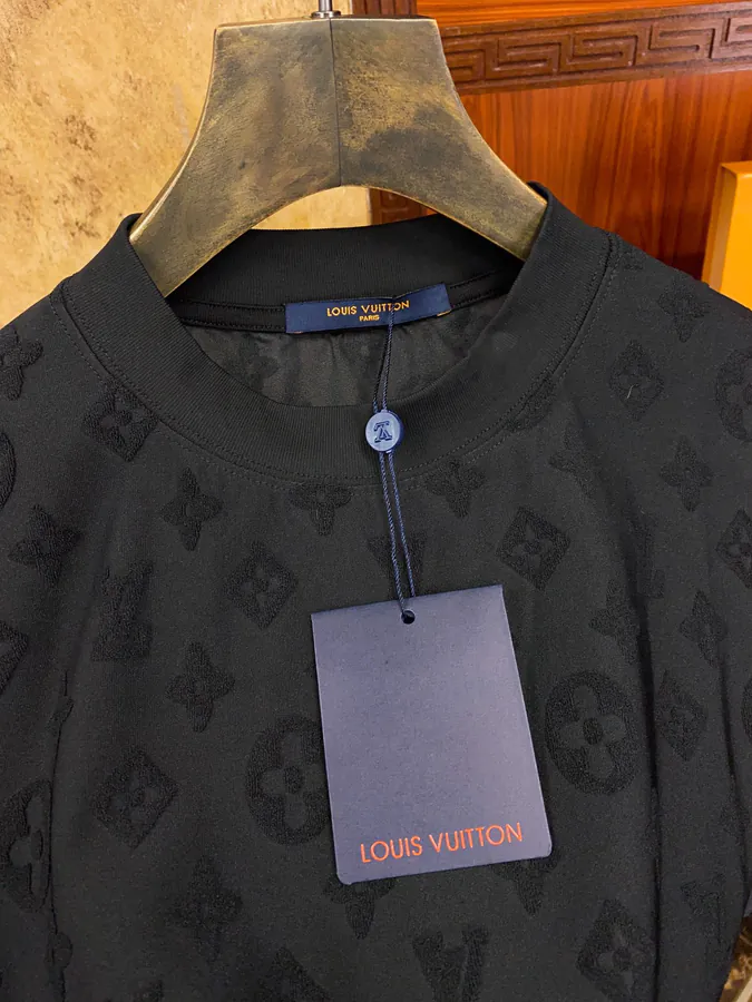 1V Lucci Trendy and Futuristic Unisex Short Sleeve