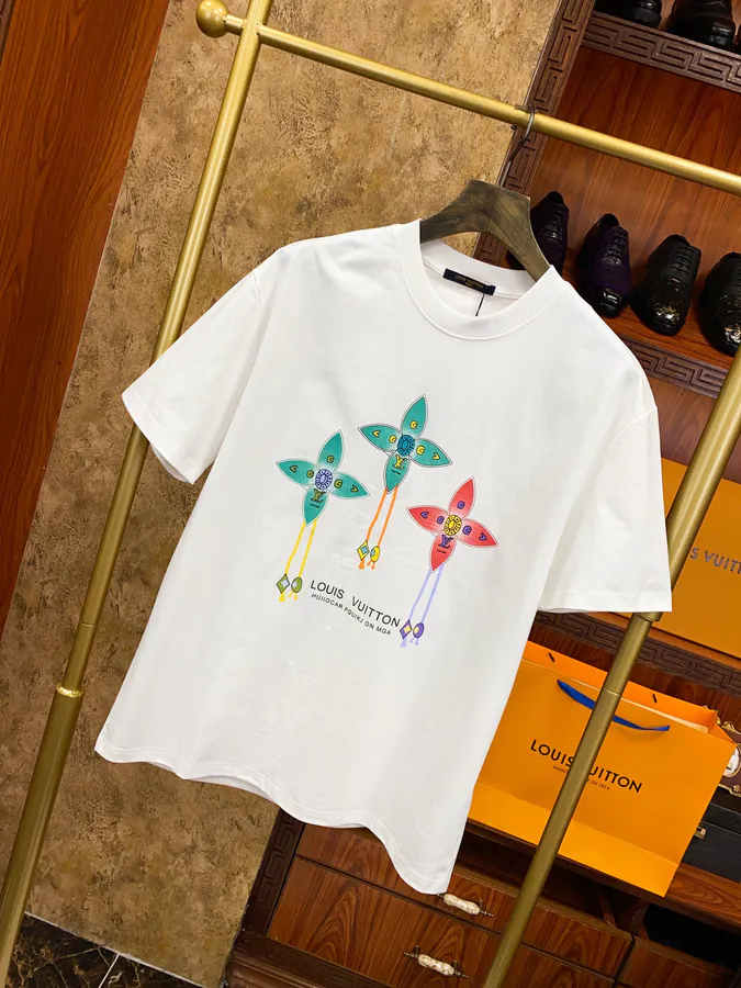 1V Lucci Trendy and Avant garde Unisex Short Sleeve