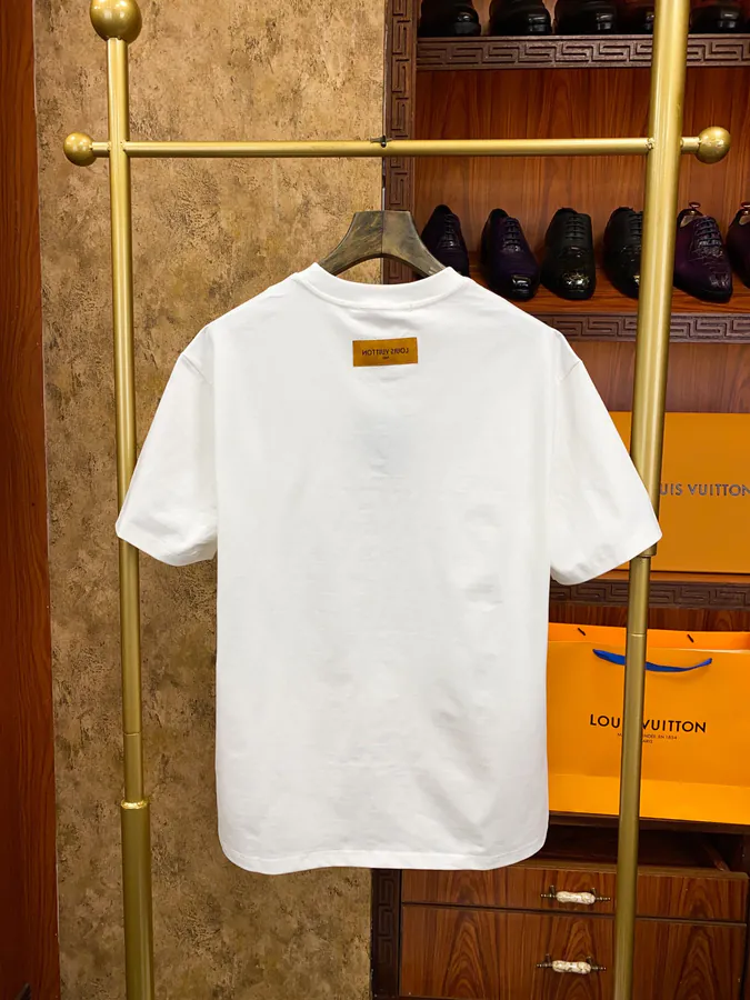 1V Lucci Trendy and Avant garde Unisex Short Sleeve
