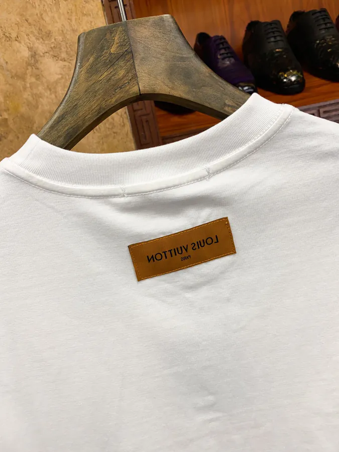 1V Lucci Trendy and Avant garde Unisex Short Sleeve