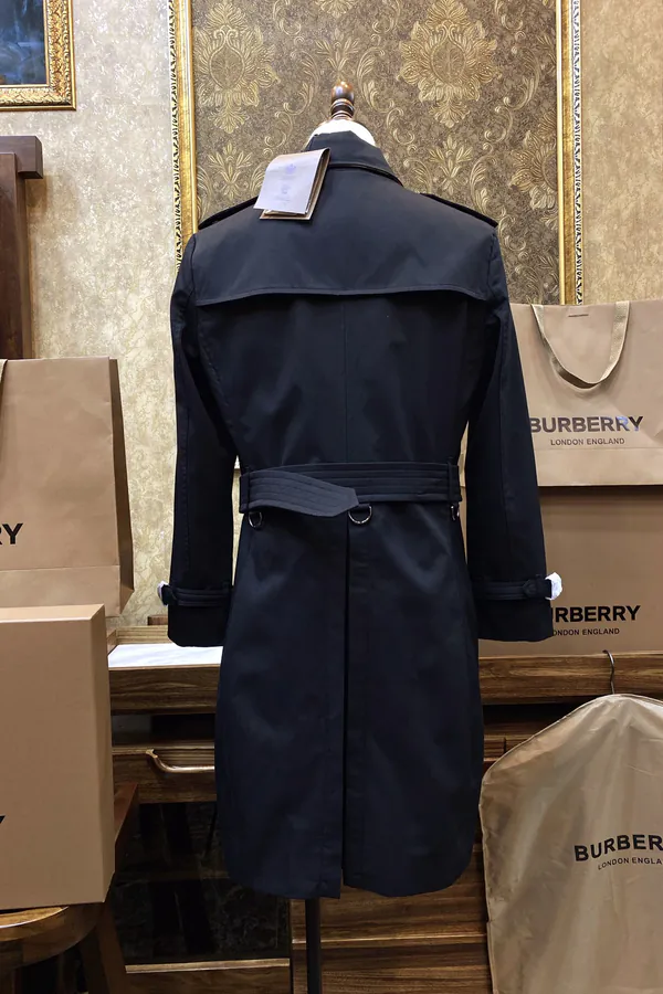 Burberry桑德林汉姆系列经典中长款风衣