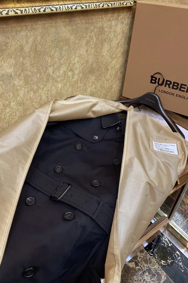 Burberry桑德林汉姆系列经典中长款风衣