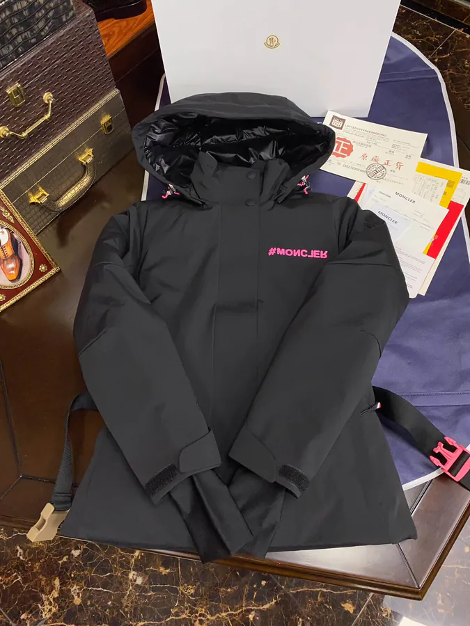 Moncl 2024 New Women's Ski Jacket Waterproof and Breathable with Belt Detail