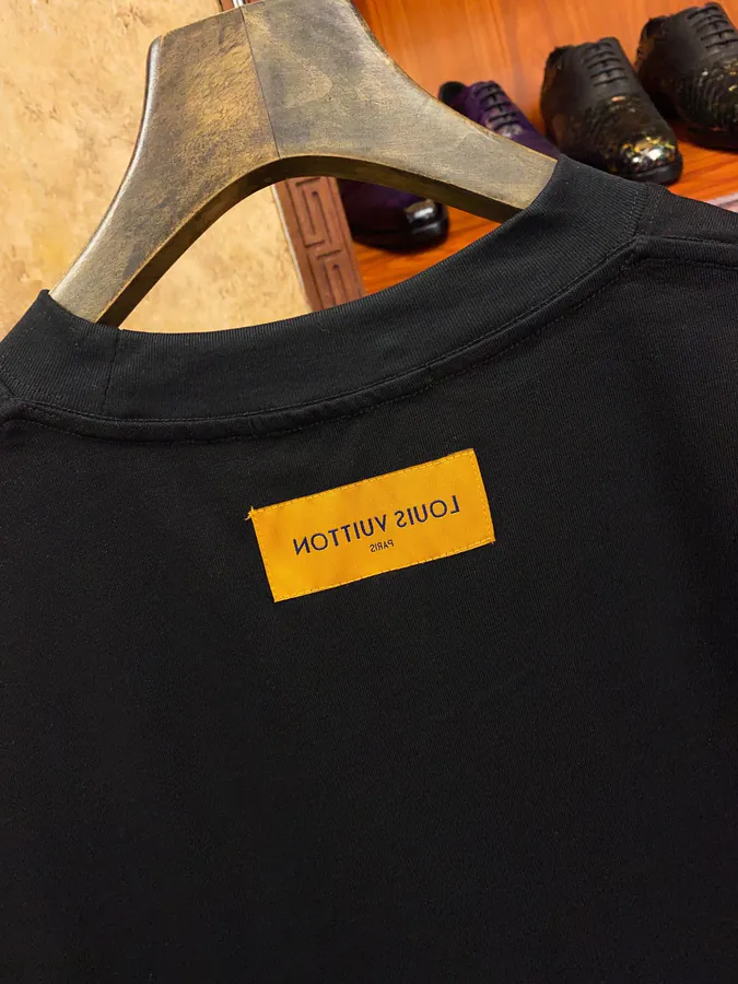 1V Lucci Stylish and Avant garde Unisex Short Sleeve