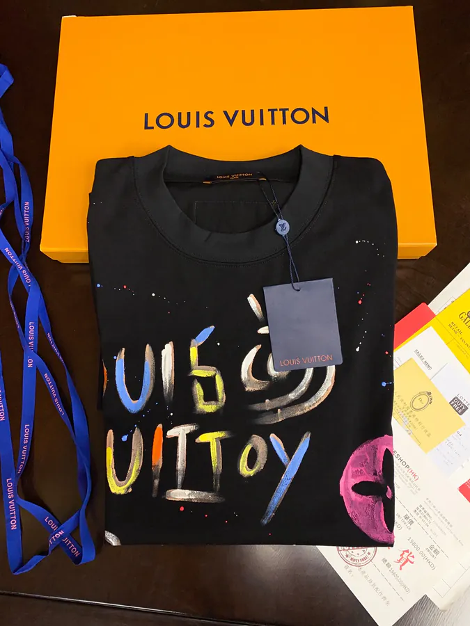 1V Lucci Stylish and Avant garde Unisex Short Sleeve