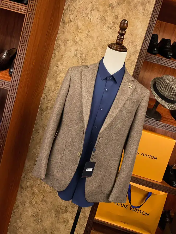 Boss Recommendation: 1V Luggage Men's Premium Leisure Suit