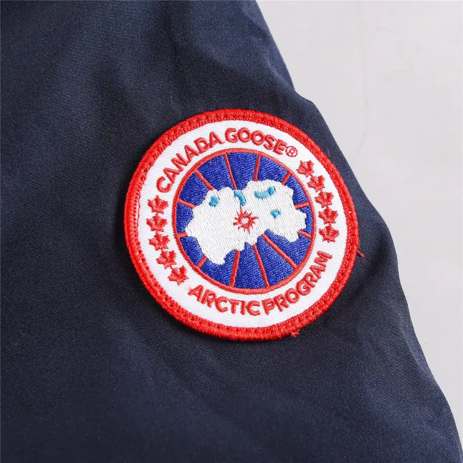 Canada Goose 13款男女同款羽绒服 狼毛毛领, 防风防水防尘抗邹面料