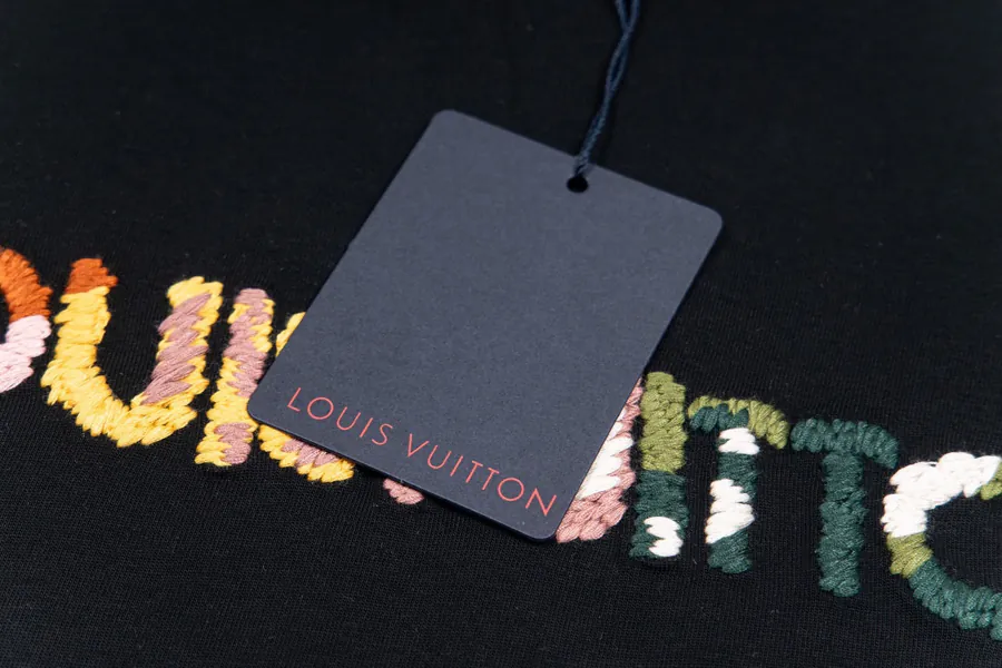 1V Luggage Brand Embroidered Logo Couple Tote Minimalist and Timeless Design