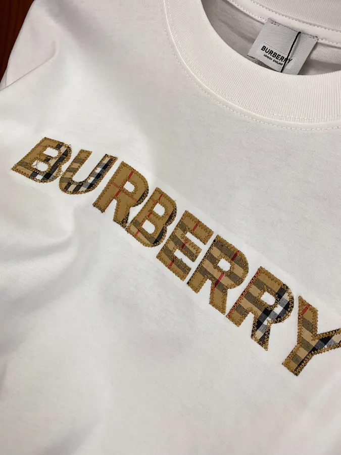 Burberr 2024格纹拼色刺绣短袖 Vintage Style